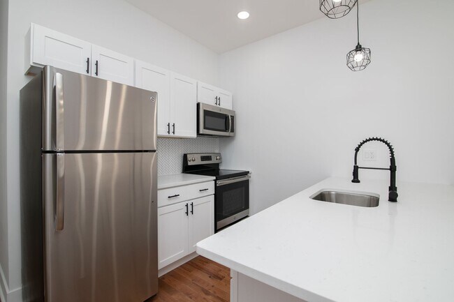 3033 W Diamond St Unit 1