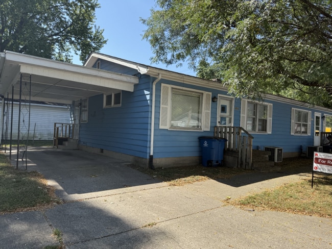 Building Photo - 2501-2503 Beech St Rental