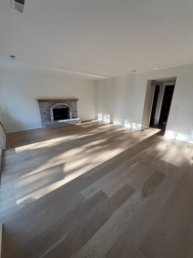 Photo - 20915 NE 17th St