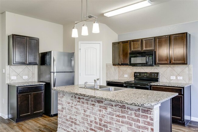 Photo - 5800 Montrelia Dr