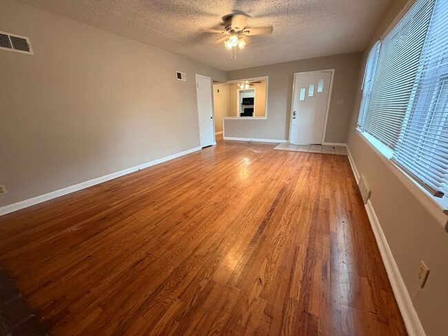 1317 S Kentwood Ave