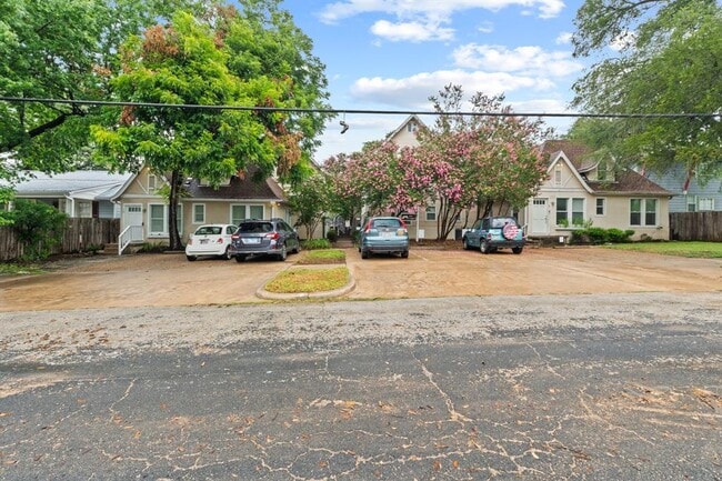 Photo - 1110 W 22nd St