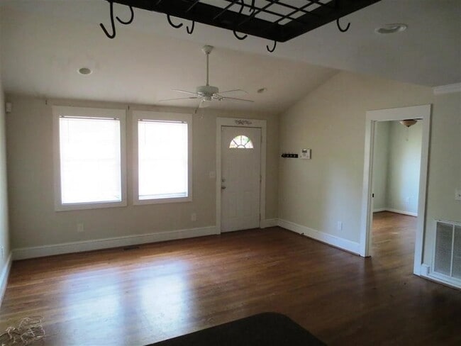 Photo - 305 Summit St