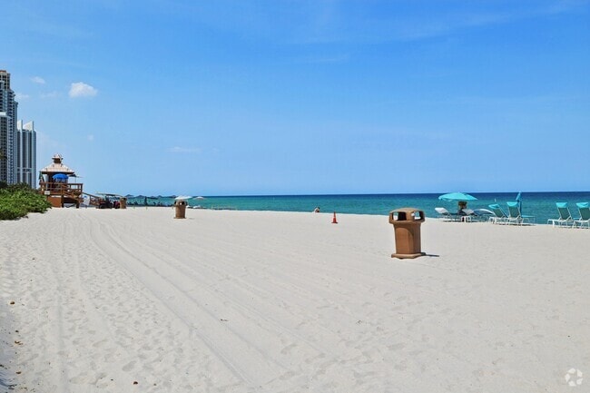Building Photo - 16711 Collins Ave Unit 2308 Rental