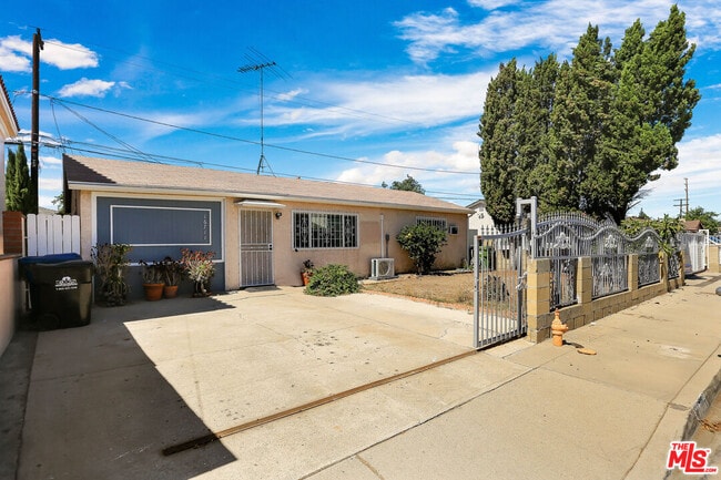 Photo - 16711 Mapes Ave