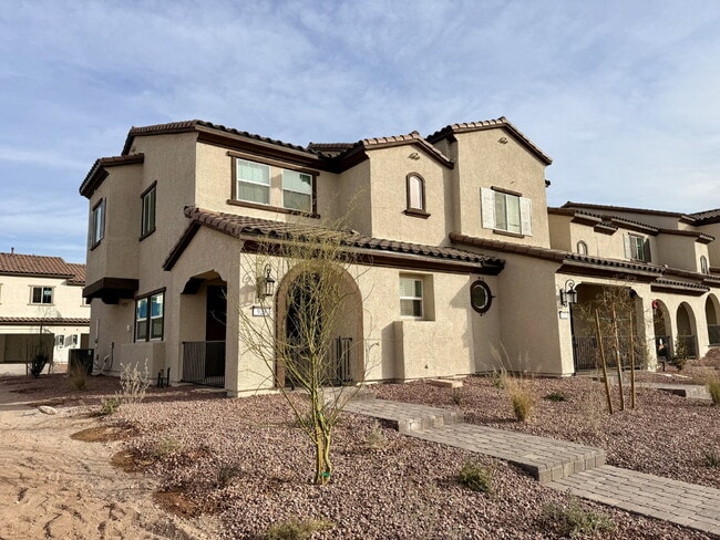 Photo - 3 BED 2.5 BATH 2 CAR GARAGE TOWNHOUSE IN CADENCE HENDERSON WITH LOFT