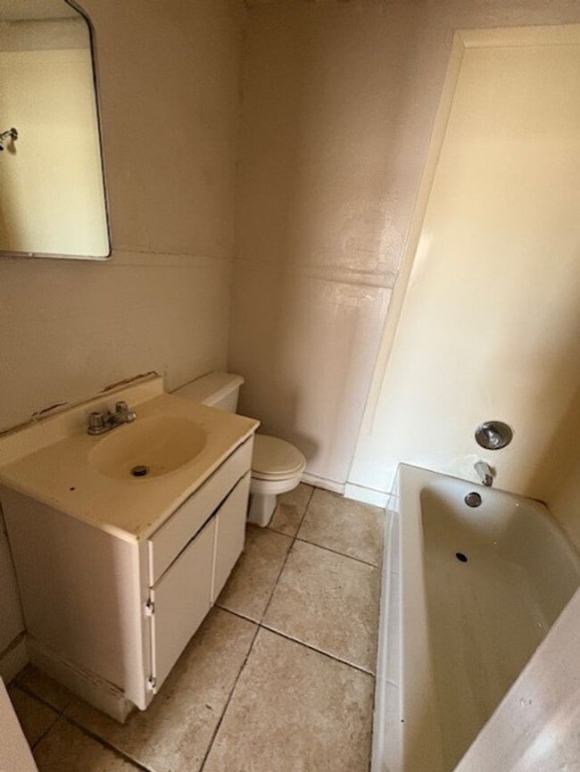 Photo - 709 Grape St