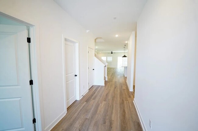Photo - 136 Kingswood Ter