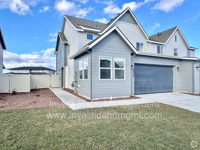 Building Photo - Brand new elegant two-story townhome avail...