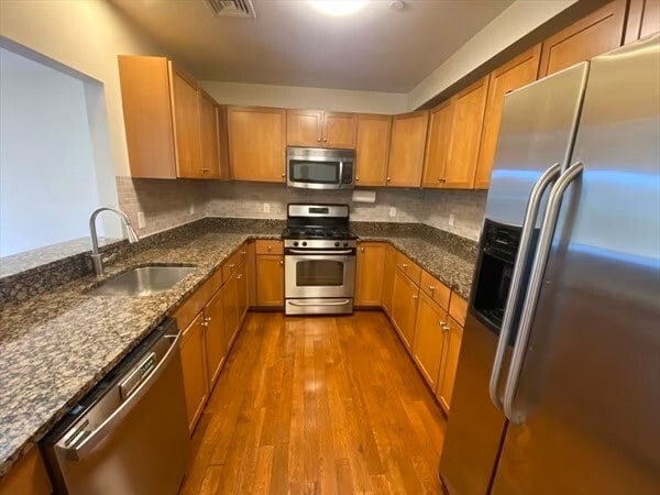 Kitchen - 391 Pleasant St Unit 307