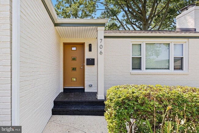 Building Photo - 706 Sonora Ave