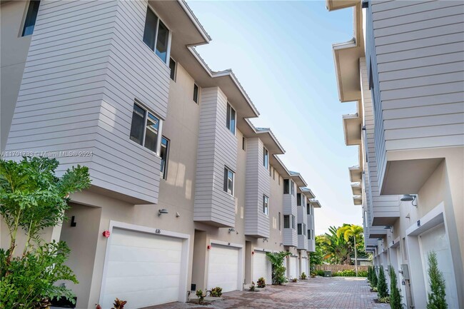 Photo - 632 NE 12th Ave Townhome