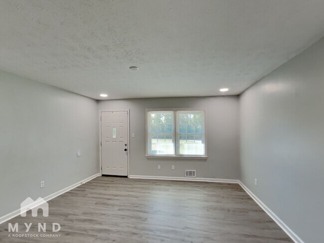 Photo - 944 Scoggins Rd