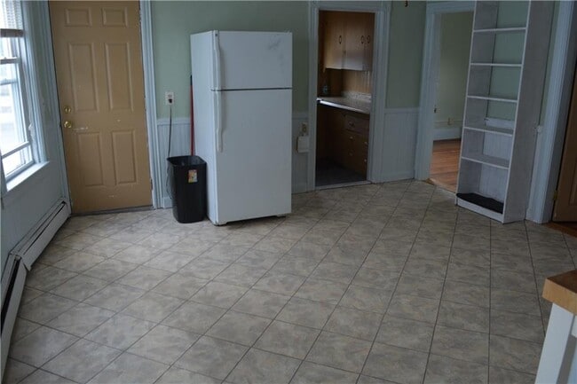 1172 N Main St