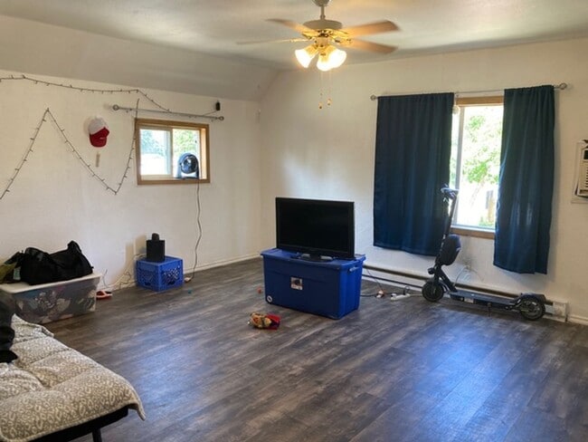 Building Photo - 826 3rd Ave S Unit 3 Rental