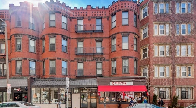 Building Photo - NO FEE - Renovated Two Bed Near Northeastern