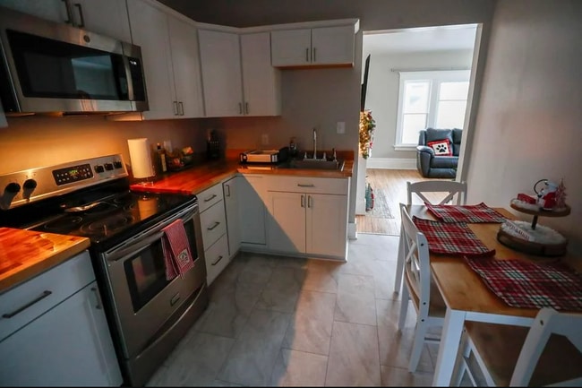 Photo - 1227 W 22nd St