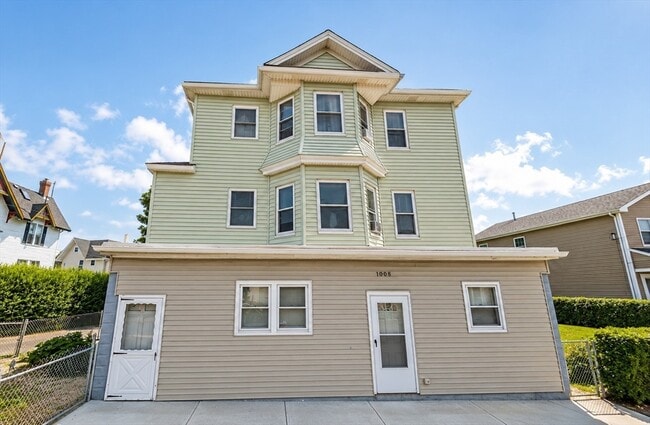 Building Photo - 1008-1012 Stafford Rd Unit 2