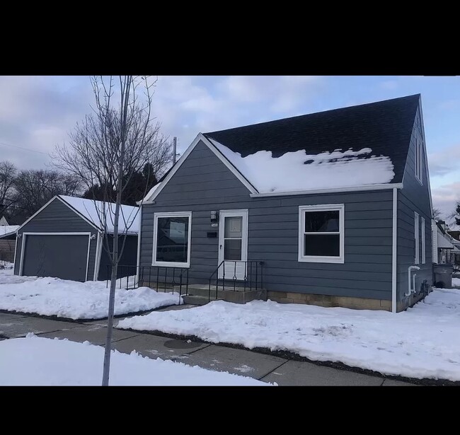 Photo - 5400 W Sheridan Ave House