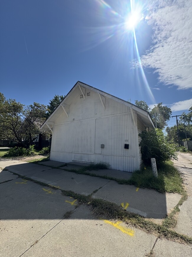 Building Photo - 1511 SW Huntoon St