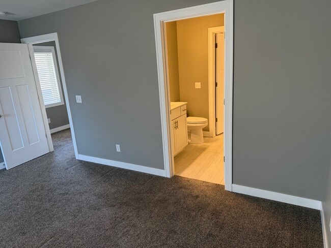 Photo - 502 E 3rd St