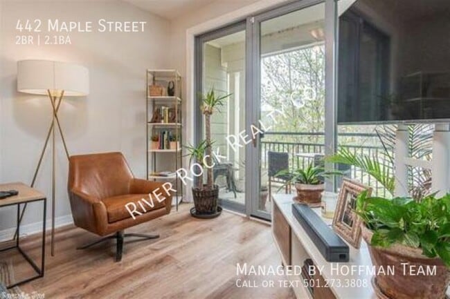 Building Photo - 442 Maple St