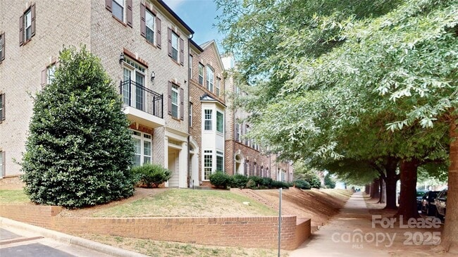 Building Photo - 1540 S Church St Rental