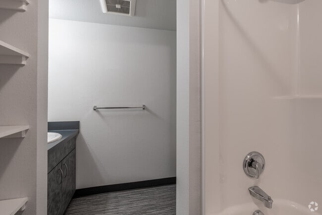 3BR, 2BA - 1,081SF - Bathroom