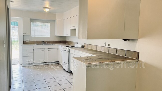 Building Photo - 1526 W 4th Ave Rental