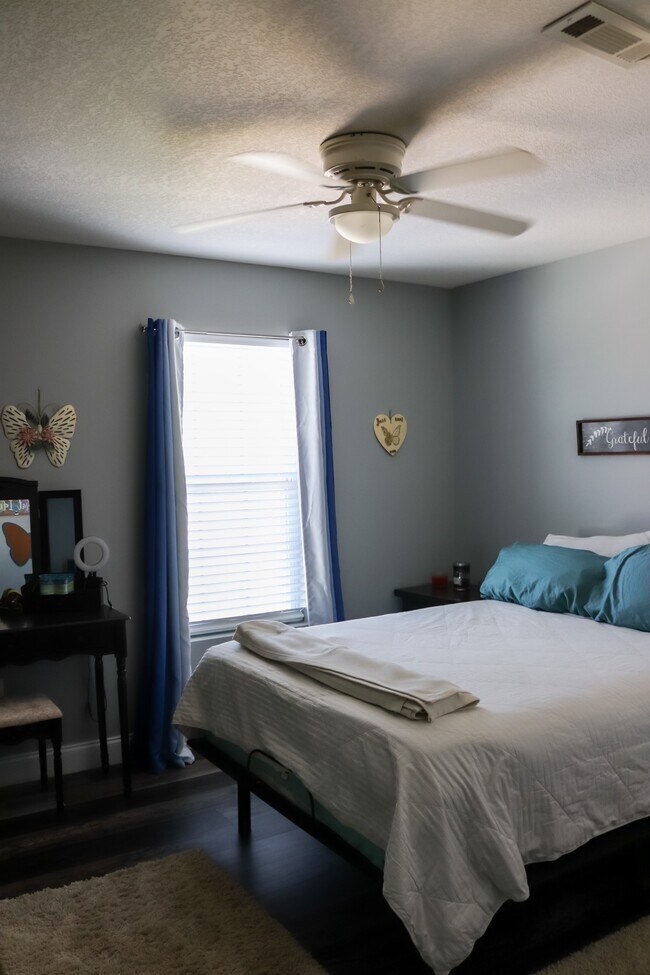 Photo - 1212 Jessica Loop Unit 2