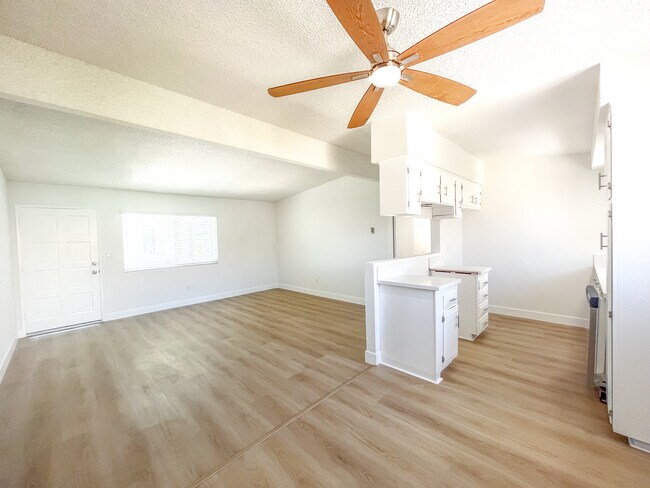 Photo - 704 N Paulina Ave