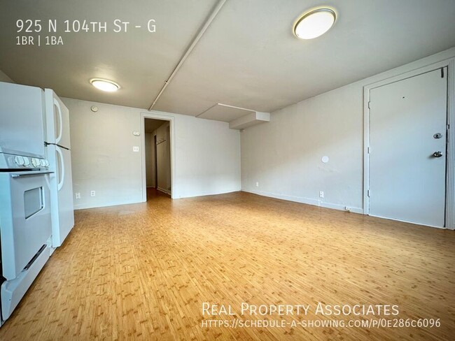 Charming One Bedroom with Parking Included - Charming One Bedroom with Parking Included Apartment Unit G