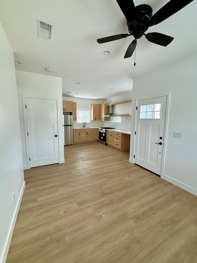 Photo - 212 - Carpinteria Asset Mgmt LLC (Walnut duplex) Unidad 842A