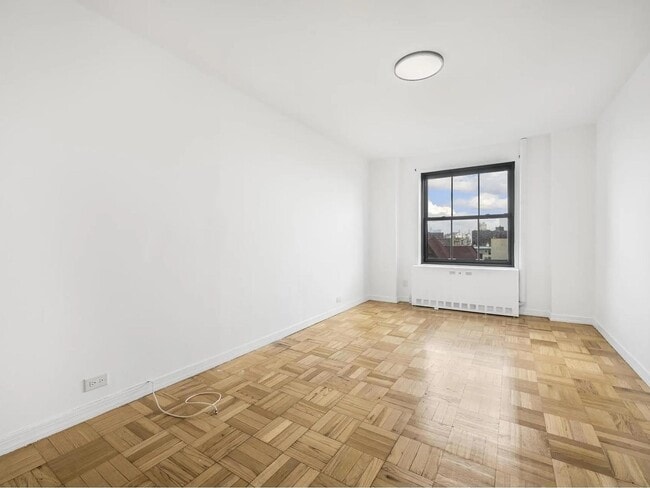 Photo - 325 Clinton Ave