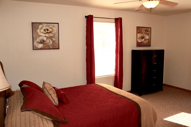 Photo - 2440 Southwoods Dr Unit Furnished