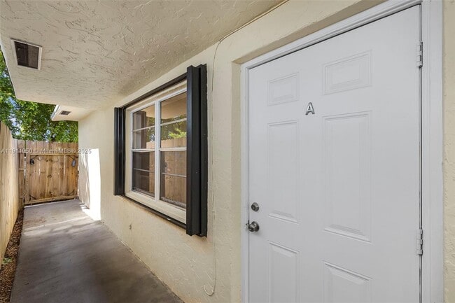 Photo - 2033 Dewey St Unidad 1-2