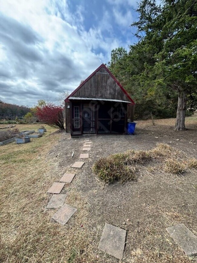 1 Bedroom Cottage with Loft Area on Border... House Rental in