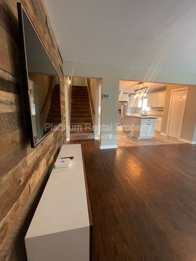 Photo - 2706 White Oak Dr
