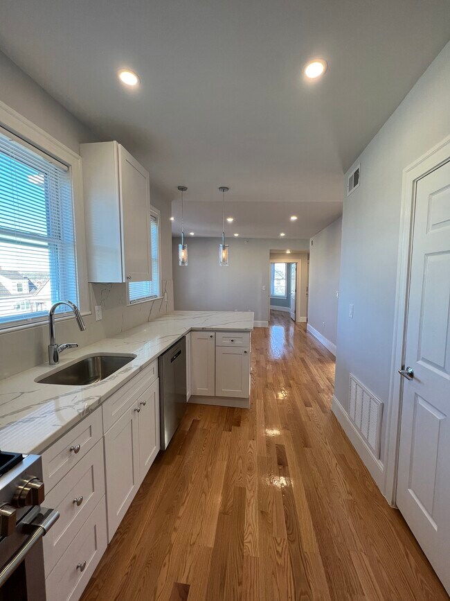 Photo - 73 Winchester St Unit #3