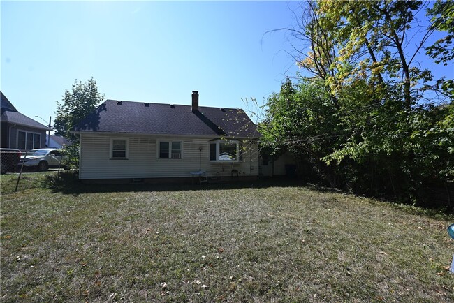 Building Photo - 30 Redfern Dr