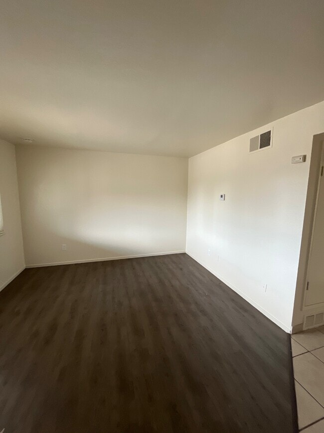 3044 N Fruit Ave Unidad L