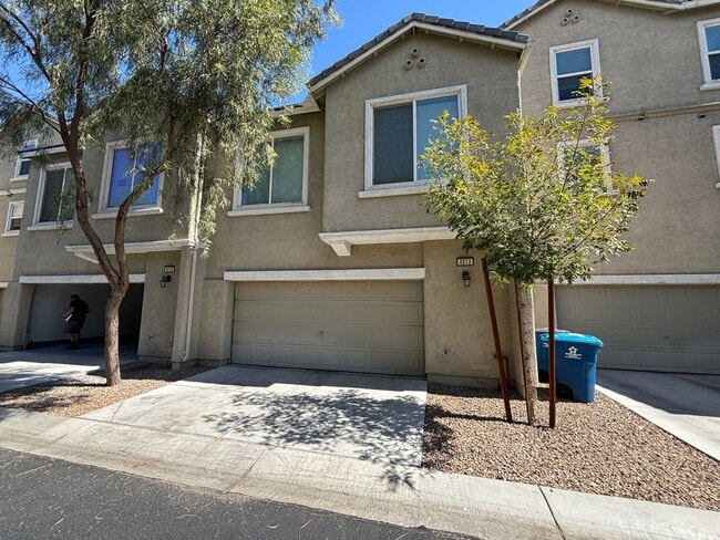 Photo - GUARD GATED 3 BED 2.5 BATH 2 CAR GARAGE TOWNHOUSE w/ 3 FLOORS