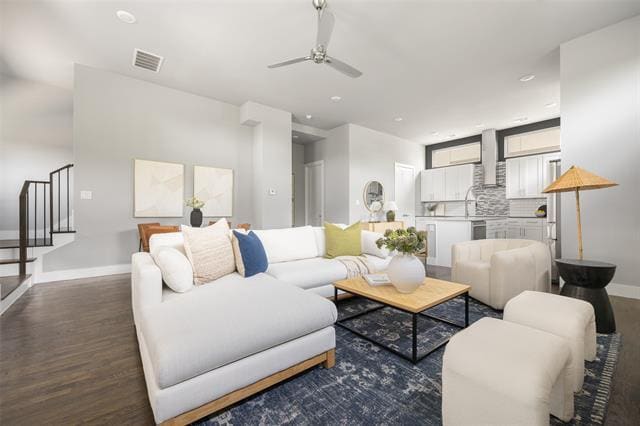 Building Photo - 4226 Roseland Ave Unit 201