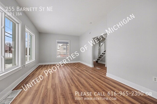 Photo - 255 Barnett St NE