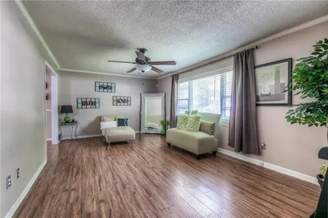 Photo - 2805 W 75th St