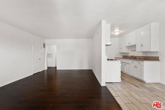 Building Photo - 3355 S Canfield Ave Unit 11 Rental