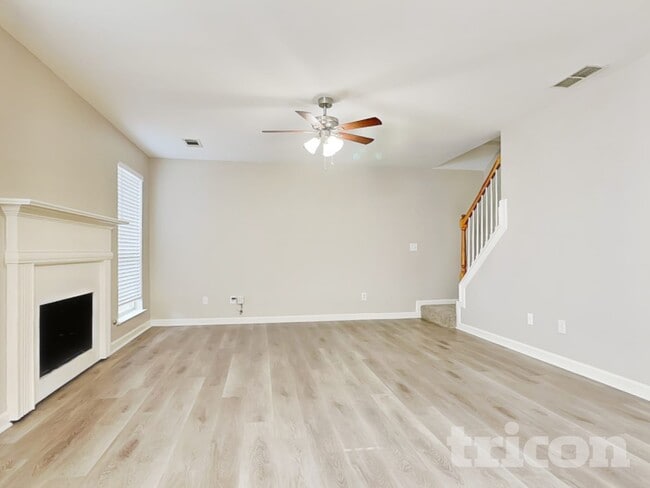 Photo - 140 N Greenfield Cir