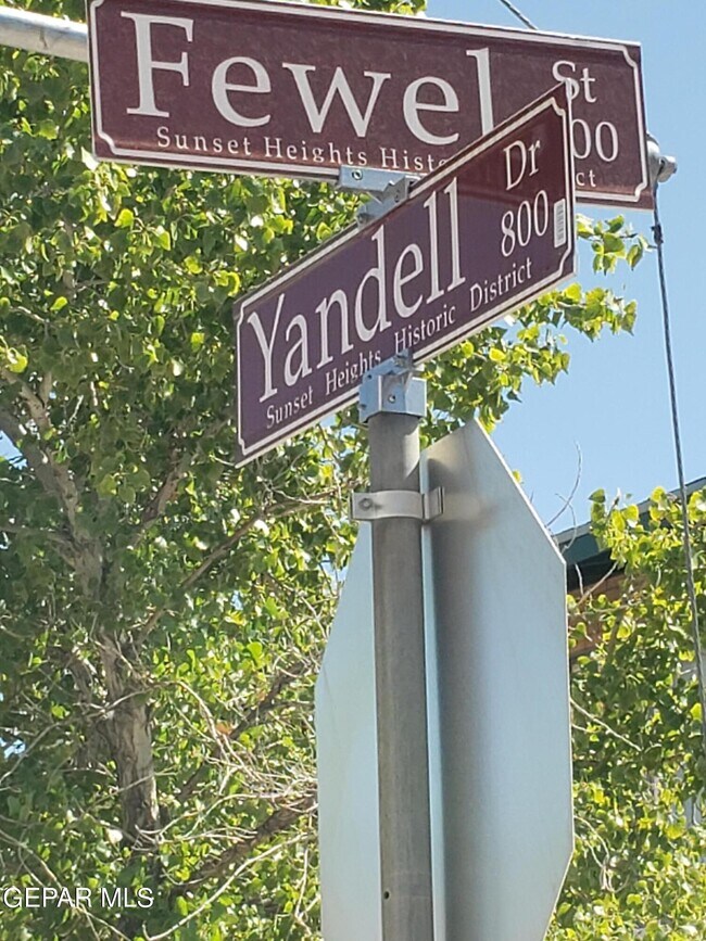 Photo - 900 W Yandell Dr