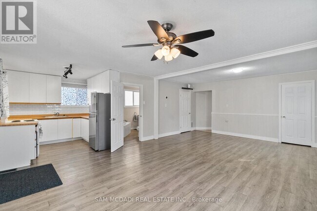 Photo - 1805 River Rd W