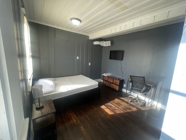Building Photo - 1253 Cannon St Unit 6 Rental